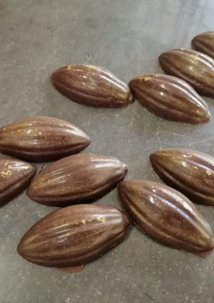 Una foto de Bombones de chocolate y relleno de rompope
