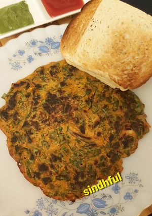 A picture of Palak Jowar Chilla.