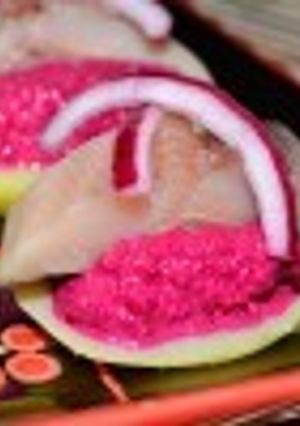 Фото Закуска с картофелем, сельдью и маринованным луком.