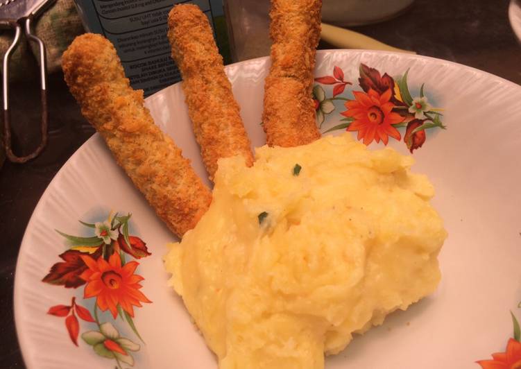 Cara Menghidangkan Mashed Potato with Chicken Nugget yang Enak!