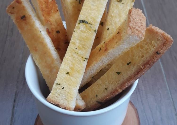 Cara Gampang Menyiapkan Garlic Bread yang Enak Banget