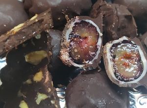 Una foto de Arannuí (Arándanos Con Chocolate) Y Monedas De Chocolate