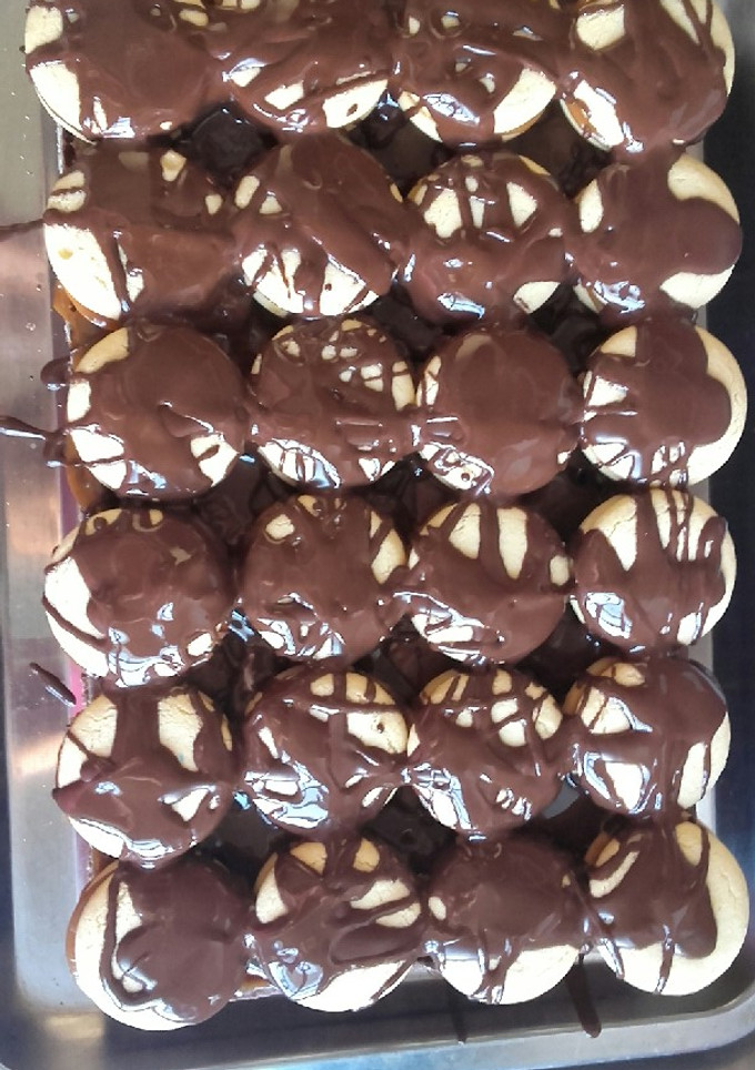 Una foto de Torta cumpleaños súper fácil!!! Brownie y alfajorcito de maicena