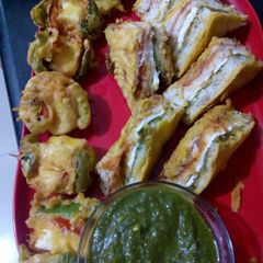 Tricolour bread pakora A picture of Tricolour bread pakora.