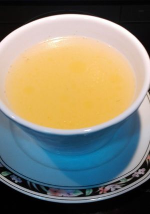 Una foto de Caldo de pollo casero