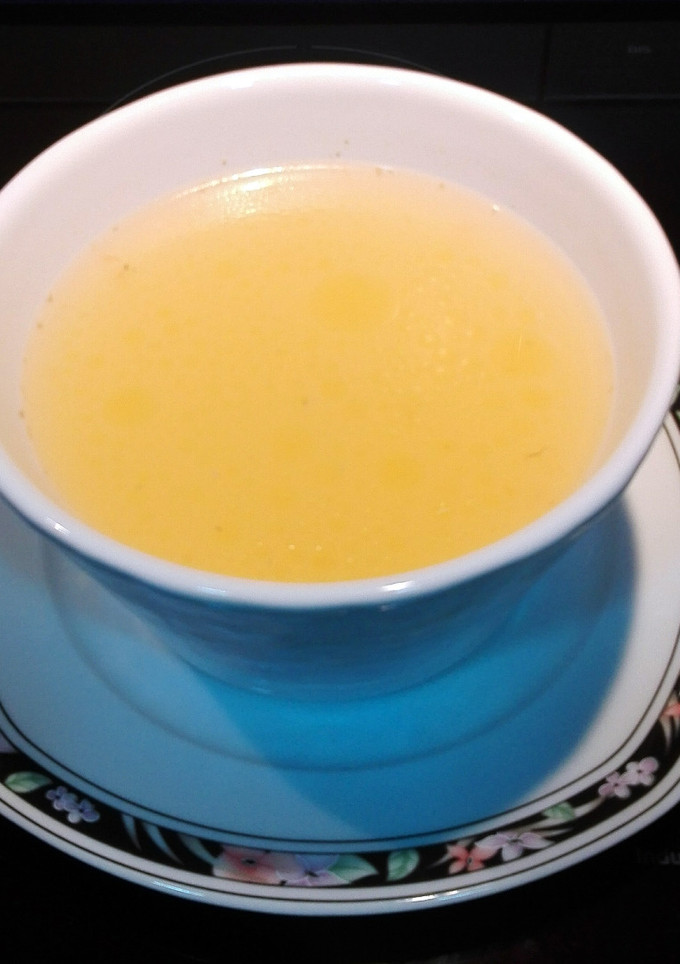 Una foto de Caldo de pollo casero