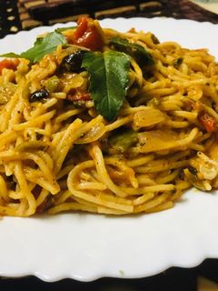 वन पोट स्पैगेटी (one pot spaghetti recipe in Hindi) रेसिपी मुख्य फोटो