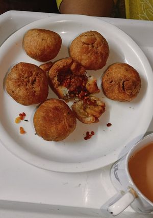 A picture of Stuffed Moong daal kachori.