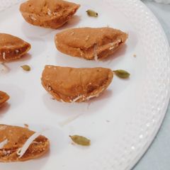 A picture of Khoya Gujiya.