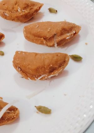 A picture of Khoya Gujiya.