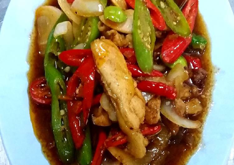 ไก่ผัดพริกสด