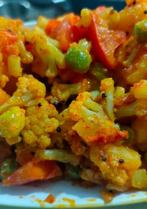 A picture of Cauliflower peas and potato sabzi.