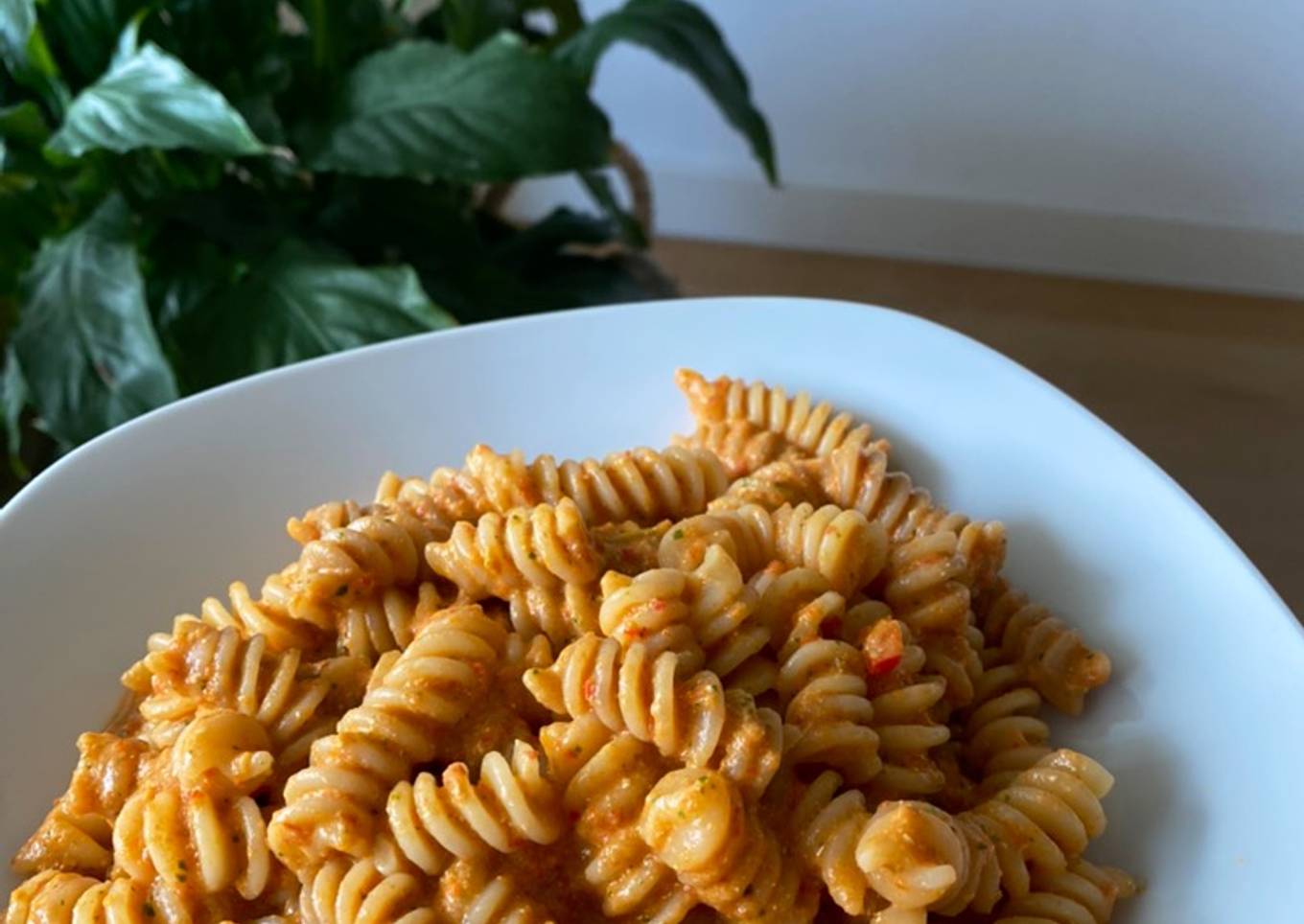 Fusili peproni, fiocchi di latte and secchi include tomatoes