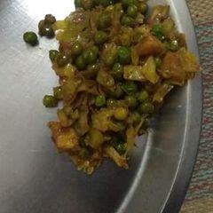 A picture of Cabbage matar.