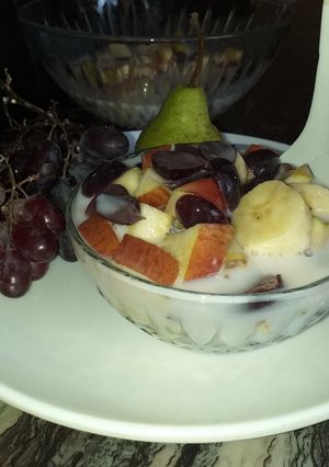 A picture of Yogurt fruits salad.