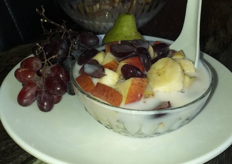 Yogurt fruits salad