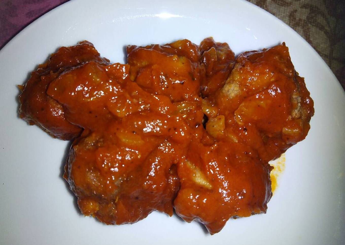 Albóndigas cremosas con salsa de tomate