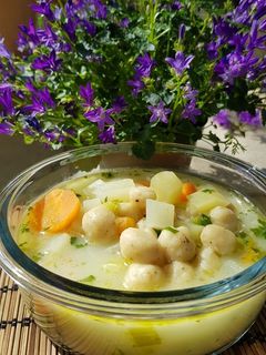 Tejszínes karalábéleves, szerecsendiós krumpligombóccal! VEGÁN recept fotója