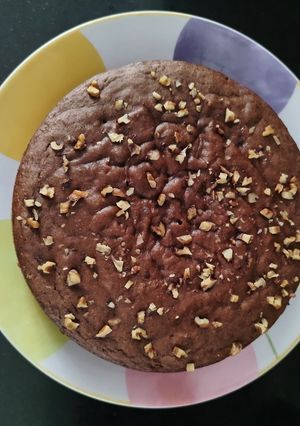 A picture of Eggless Banana walnut cake.