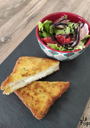Une photo de Mozzarella in carrozza (sandwich de mozzarella)