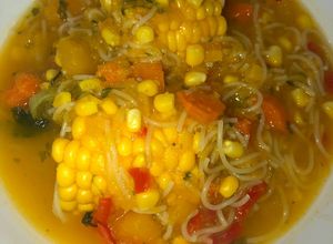 Una foto de Sopa de vegetales con cabello de ángel 😋