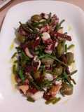 Insalata di polpo con asparagi, olive e pomodorini secchi