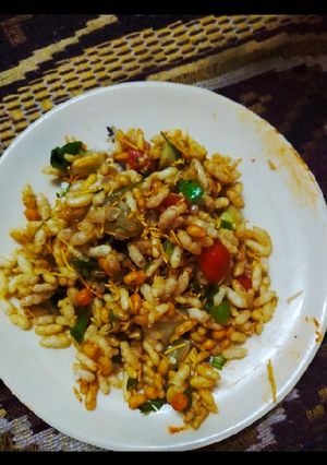 A picture of Bhel puri.