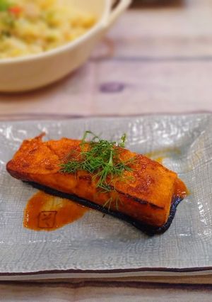 Hình của món Cá hồi chay (đậu sốt tương ớt Gochujang).