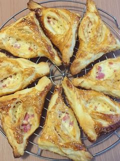 Gyors sajtos-sonkás háromszög recept fotója