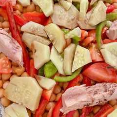 Una foto de Ensalada de garbanzos