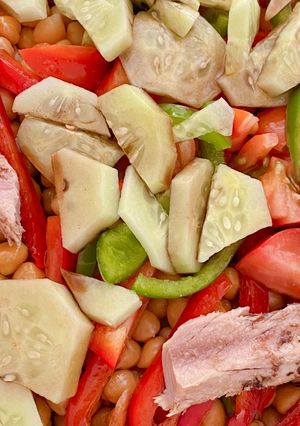 Una foto de Ensalada de garbanzos