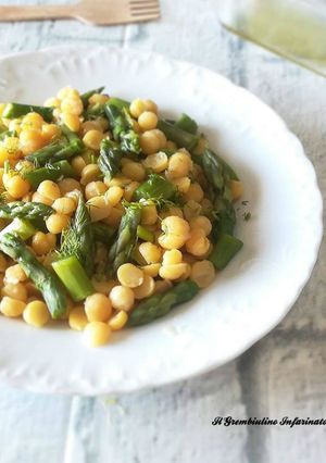 Foto di Insalata di ceci decorticati e asparagi