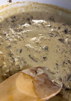 Una foto de Salsa crema de hongos 🫕