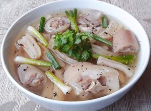 Hình của món Canh CỦ CẢI muối nấu đuôi heo.