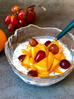 Hình của món Eatclean / Pudding Sữa Chua Hạt Chia, Quả Hồng và Nho.