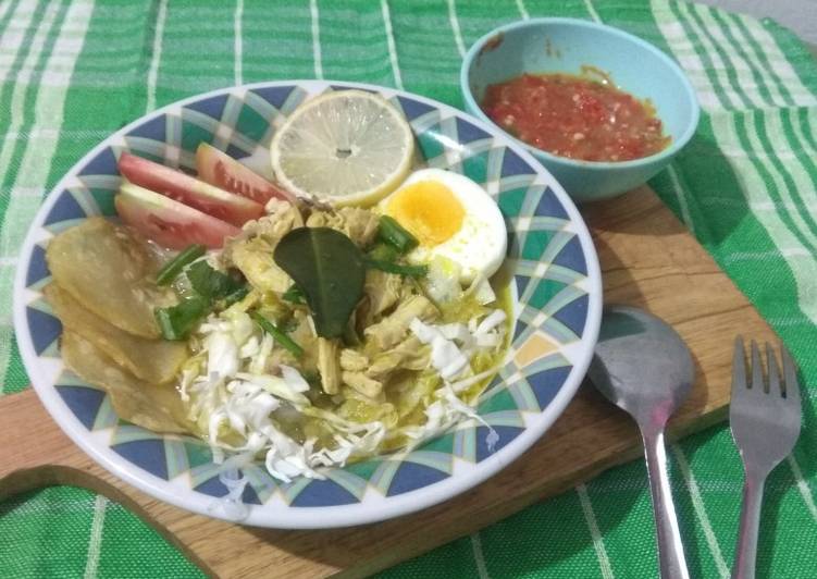 Bagaimana Menyiapkan Yellow chicken clear soup (alias) soto ayam bening, Bisa Manjain Lidah