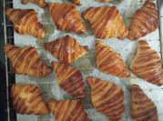 Une photo de butter croissant