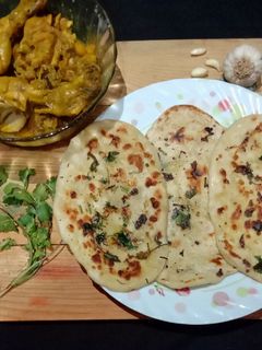 গার্লিক নান(Garlic naan recipe in Bengali) রেসিপির প্রধান ছবি
