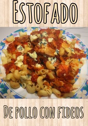 Una foto de Estofado de pollo con tomate natural con fideos codito