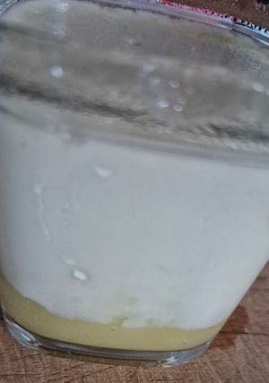 Une photo de 🌸 Douceur Velours de Rhubarbe à la Vanille 🍮✨