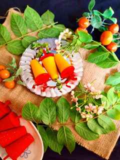 A picture of Mango Popsicles.
