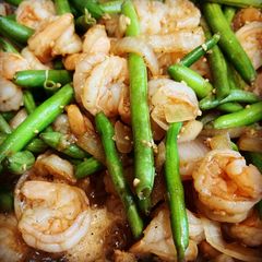 A picture of Shrimp with String Beans.