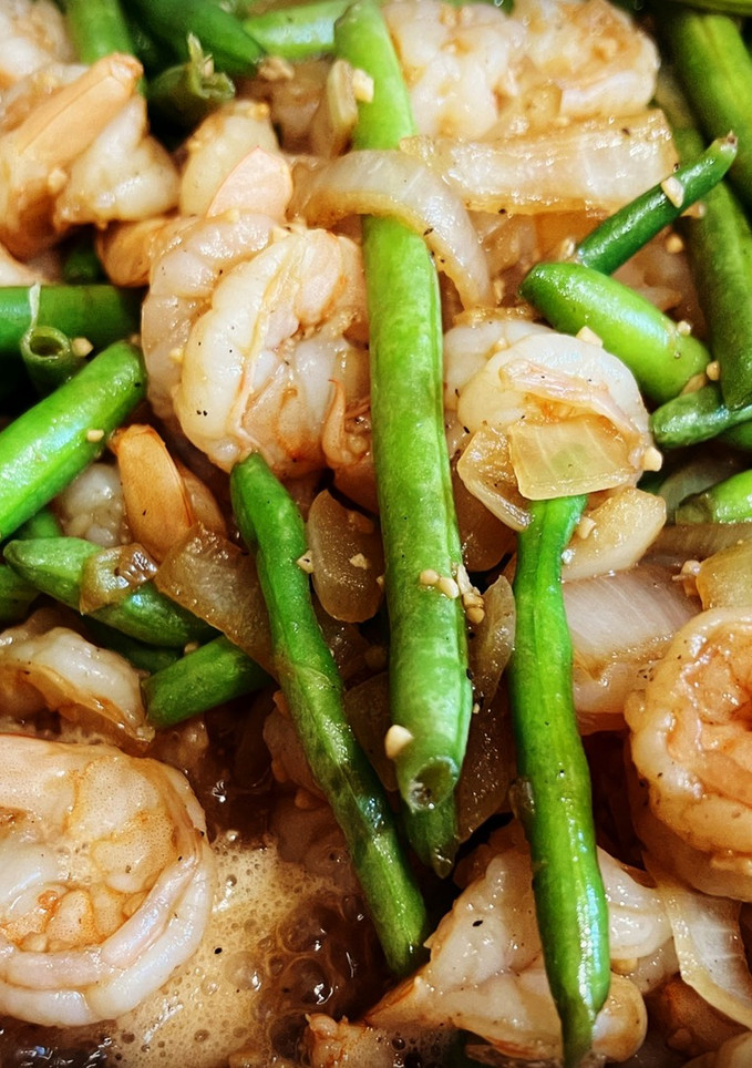 A picture of Shrimp with String Beans.