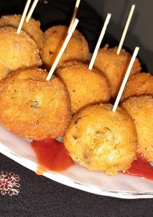 A picture of Potatoes lollipops 🥔🥔🥔.