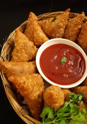 ચાઈનીઝ સમોસા(chaines samosa recipe in Gujarati) રેસીપી મુખ્ય ફોટો