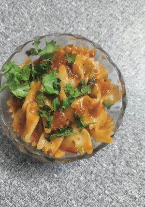 A picture of Bowtie red jain sauce pasta.