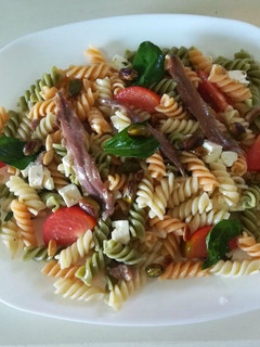 Una foto de Ensalada de pasta con anchoas
