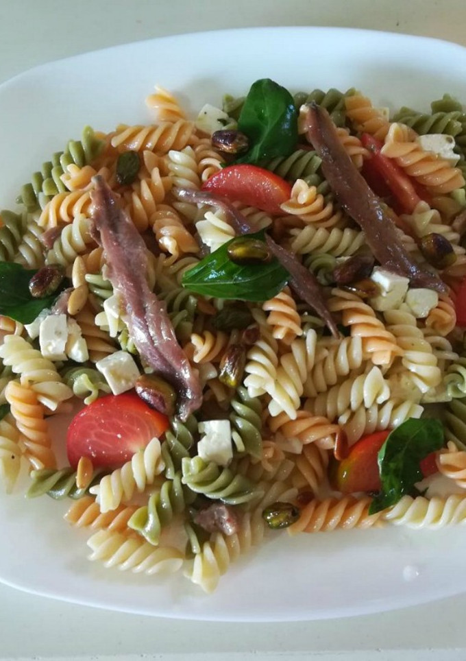 Una foto de Ensalada de pasta con anchoas