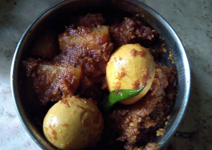 Dimer jhal (egg curry)