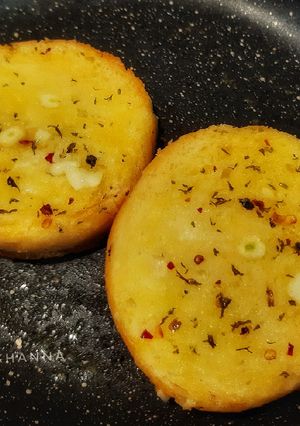 A picture of Toasted Bread with herbs and garlic butter.